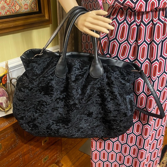 Deux Lux Handbags - Deux Lux Large Velvet Weekender Duffle Tote Bag.
